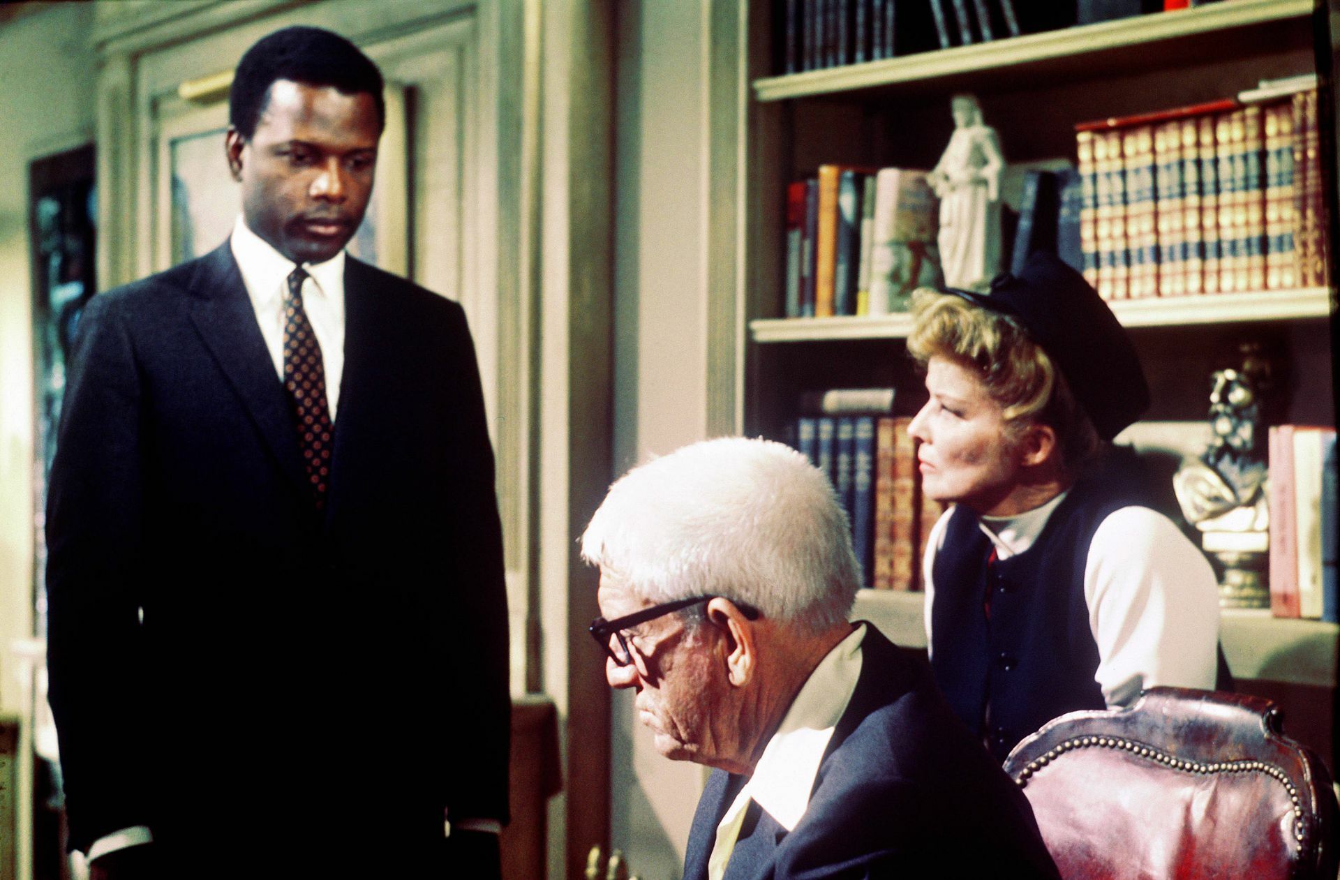Katherine Hepbrun und Spencer Tracy als geschockte künftige Schwiegereltern in „Rat mal, wer zum Essen kommt“
 Foto: imago images/Mary Evans/..