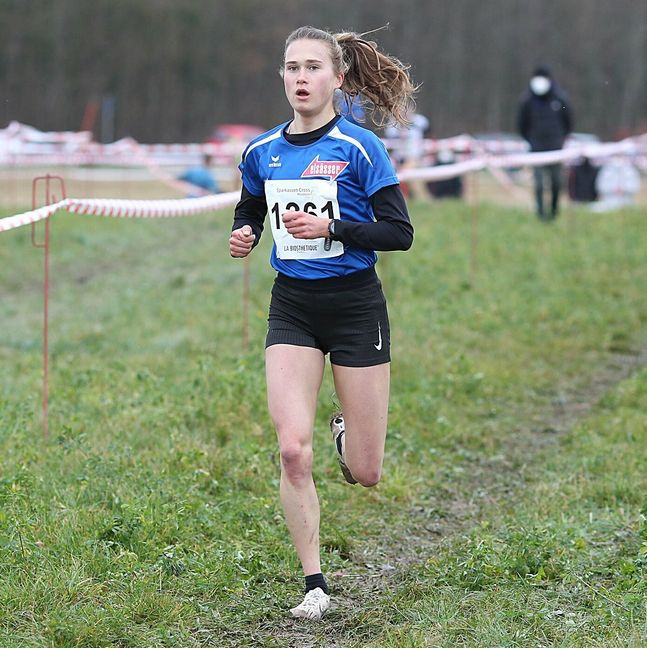 Mia Jurenka legt in der zweiten Rennhälfte so richtig los und leistet als Siebte ihren wertvollen Beitrag für den deutschen EM-Titel. Bild: Görlitz/A