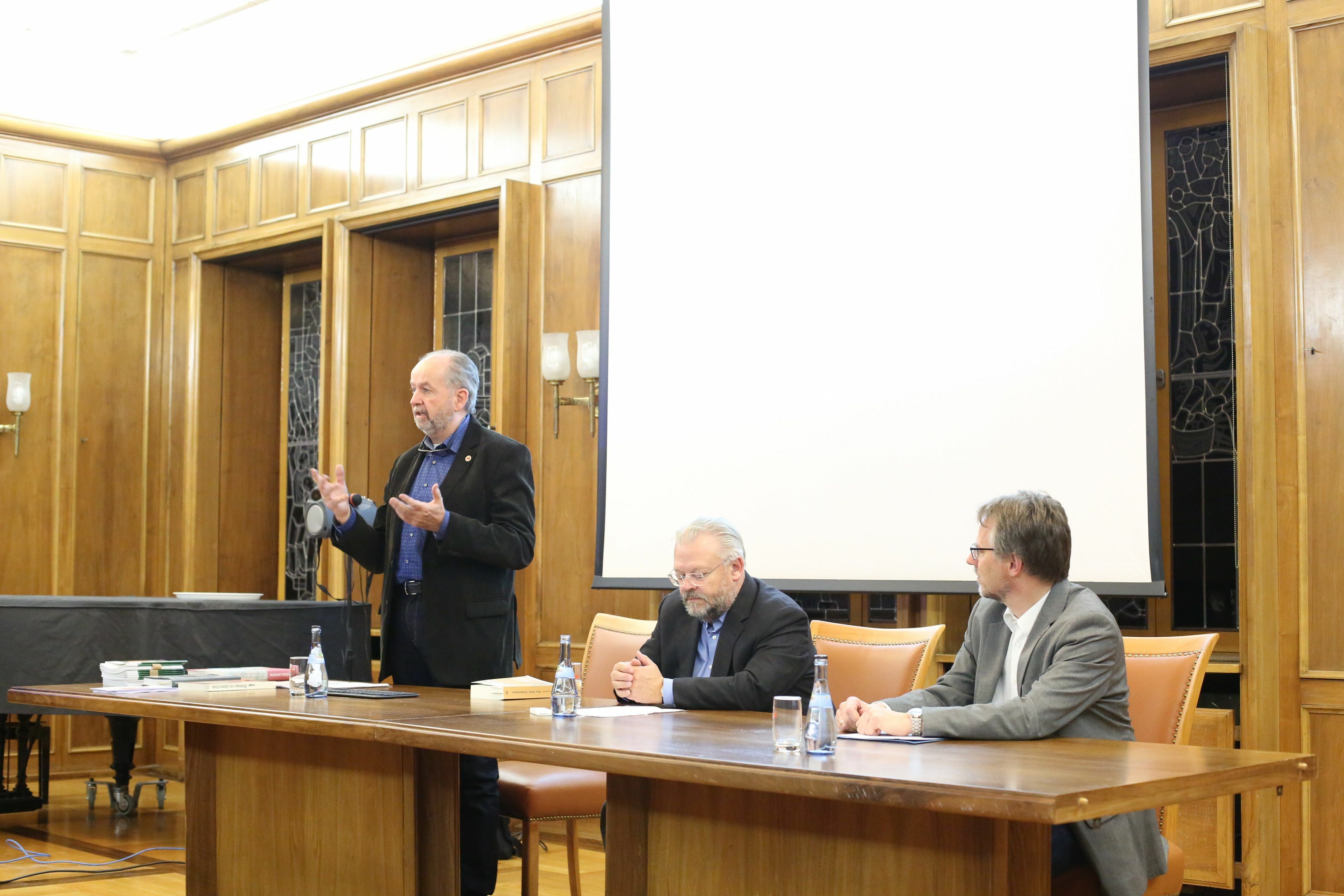 Auf dem Bild zu sehen (von links): Peter Conzelmann, Wolfgang Proske und Christoph Florian.         Bild: Cakir