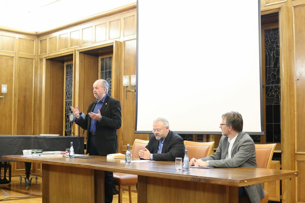 Auf dem Bild zu sehen (von links): Peter Conzelmann, Wolfgang Proske und Christoph Florian.         Bild: Cakir