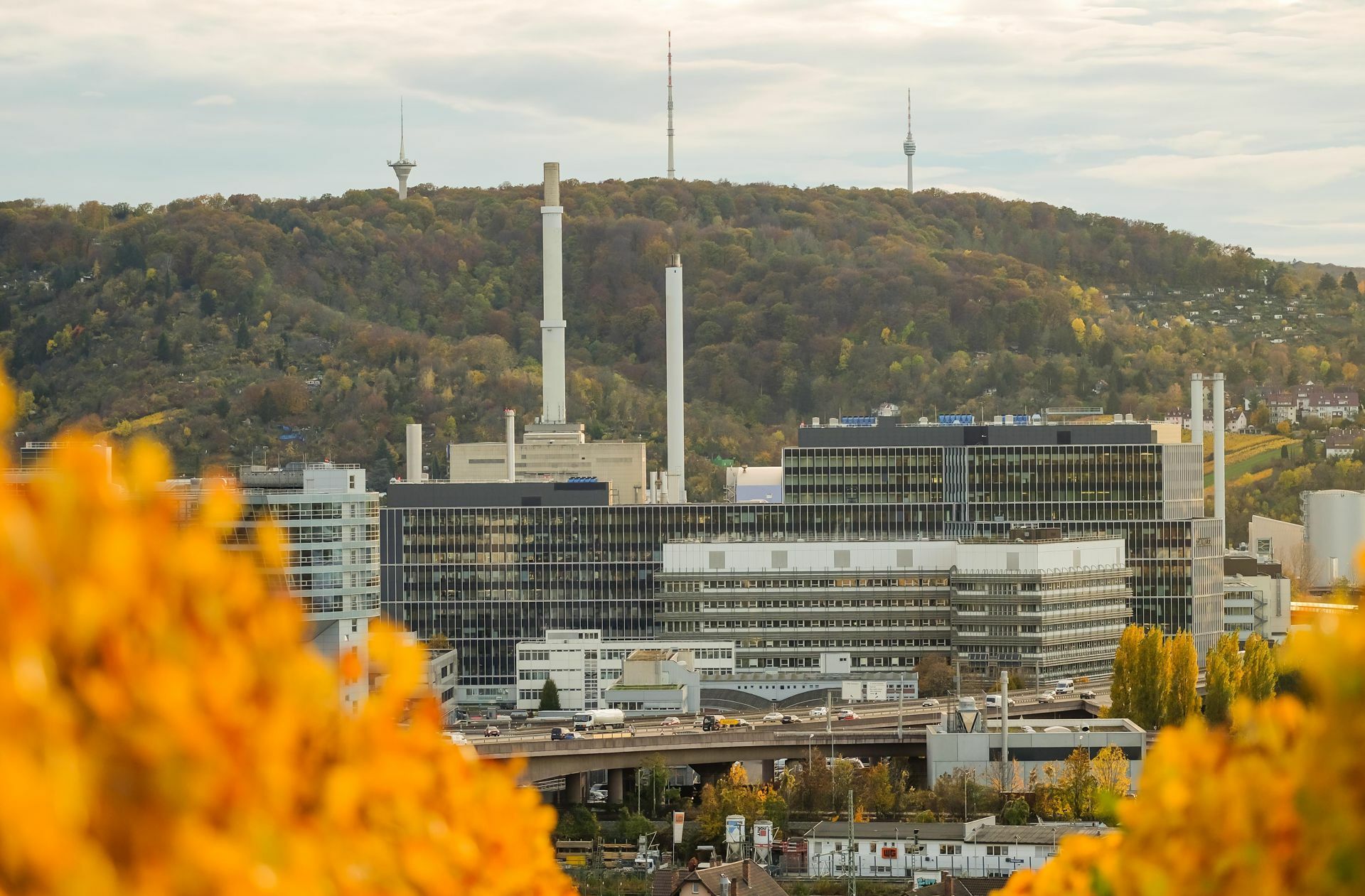 Im Daimler-Stammwerk in Stuttgart-Untertürkheim geht es künftig stärker um die Elektromobilität. Foto: Lichtgut/Max Kovalenko