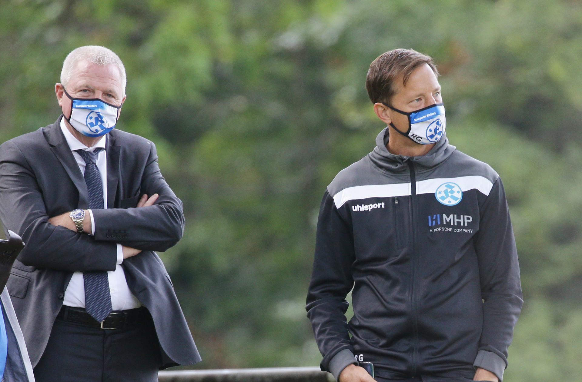 Kickers-Präsident Rainer Lorz (li.), Trainer Ramon Gehrmann:  Die Hoffnung auf den Aufstieg stirbt zuletzt. Foto: Baumann
