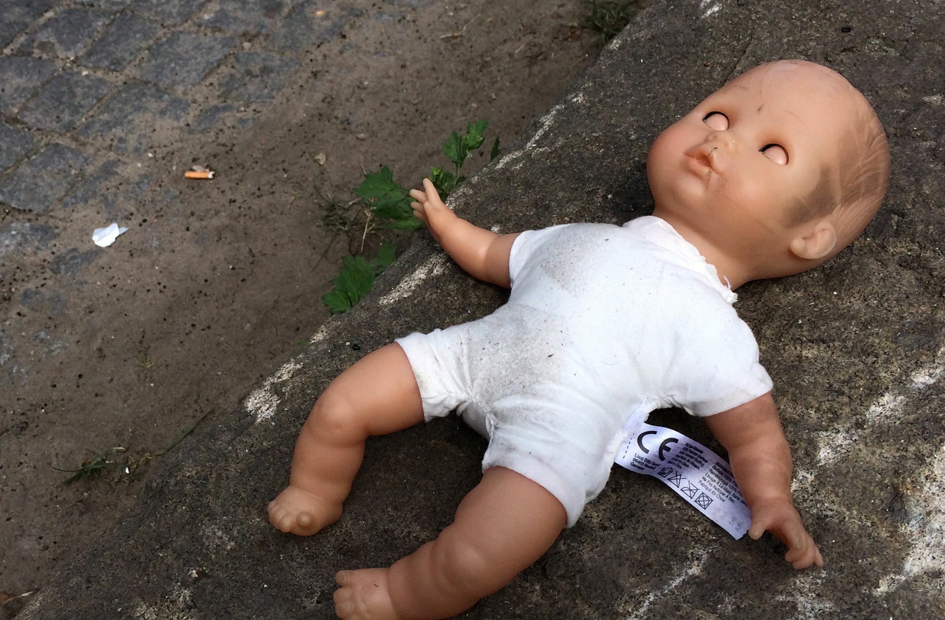 Jahrelang wurden zwei Kinder von ihren Eltern misshandelt. Am Amtsgericht Reutlingen wurde über den Fall verhandelt. Foto: dpa/Daniel Bockwoldt