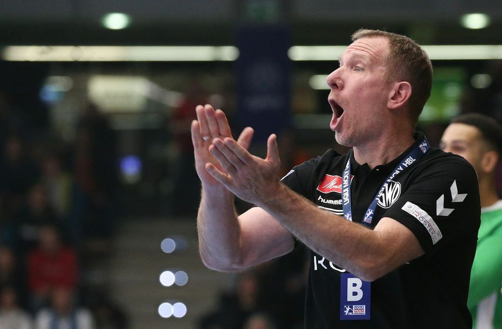 Trainer Frank Carstens kämpft mit GWD Minden gegen den Abstieg aus der Handball-Bundesliga.