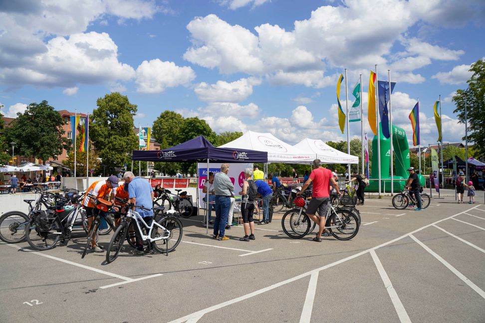 An den verschiedenen Ständen bei den Cycle Days wurde viele Fragen rund ums Rad beantwortet. Bild: Dettenmeyer