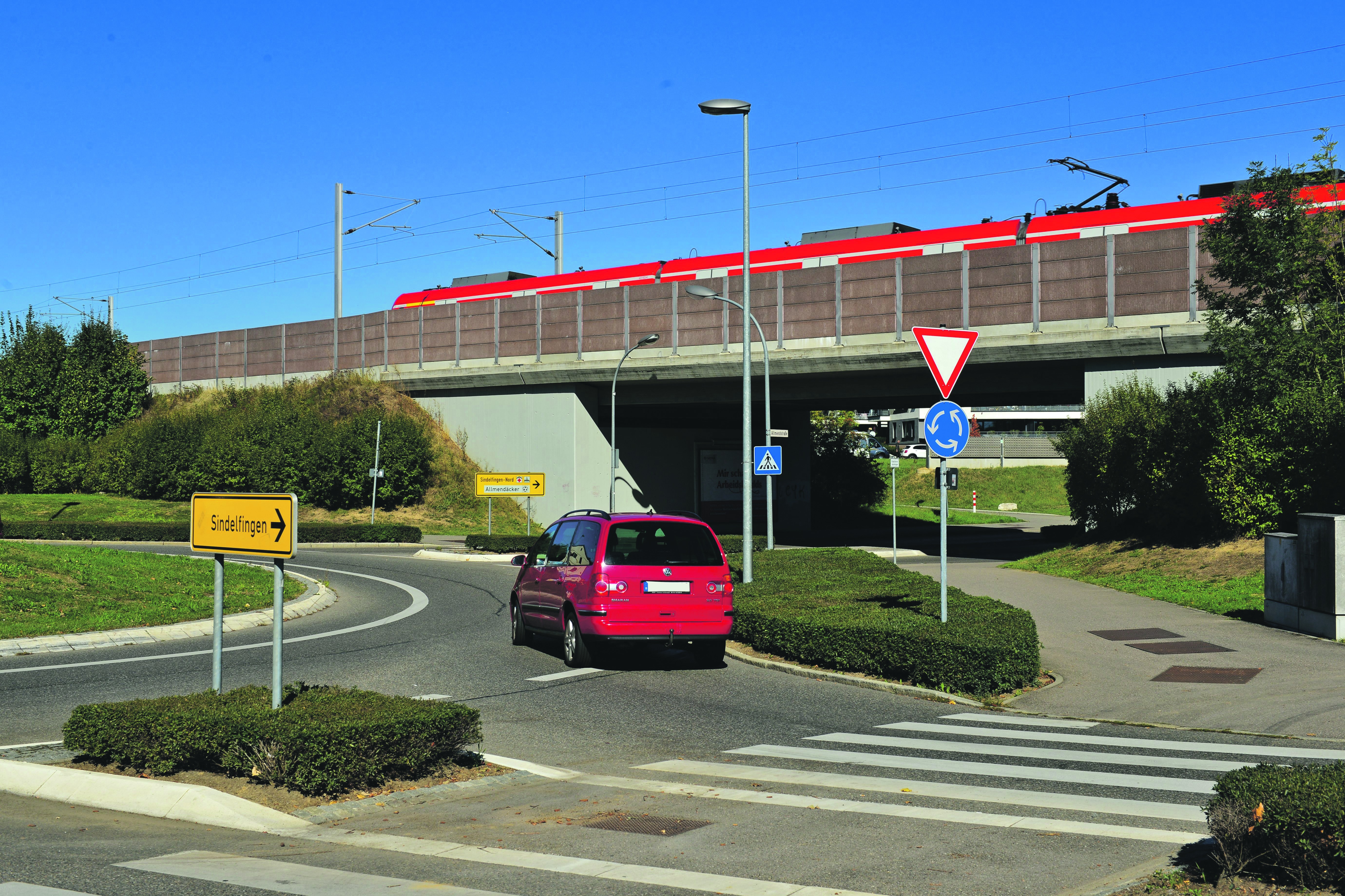 Um die Verteilung der Kosten beim Bau der Eisenbahn-Überführung Allmendstraße streiten sich Deutsche Bahn und Stadt Sindelfingen. Jetzt liegt ein gerichtlicher Vergleich auf dem Tisch. Bild: Stampe