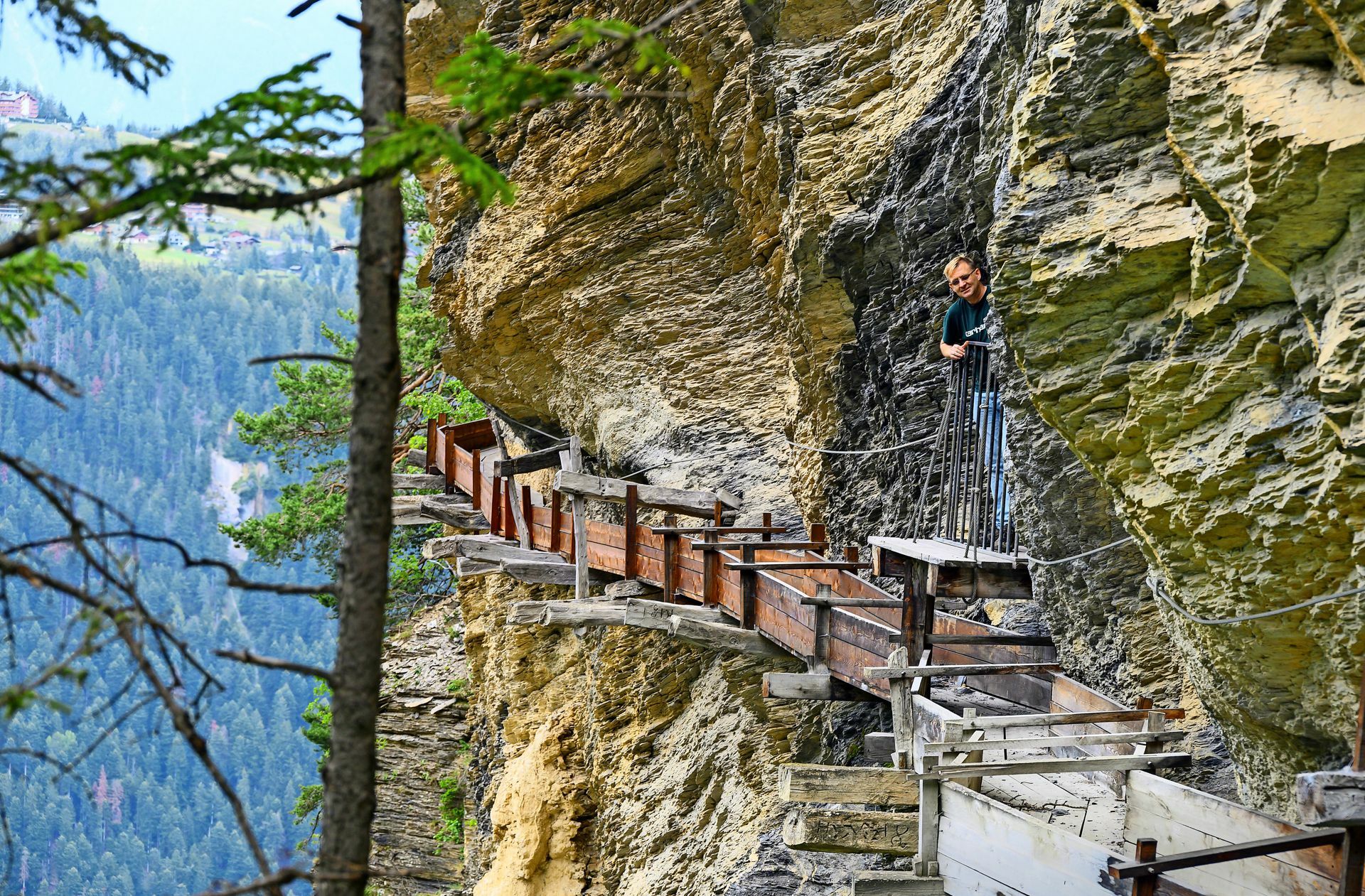 Ein spektakulärer Wanderweg folgt der Bisse d’Ayent durch das Tal der Lienne. Foto: /Martin Wein