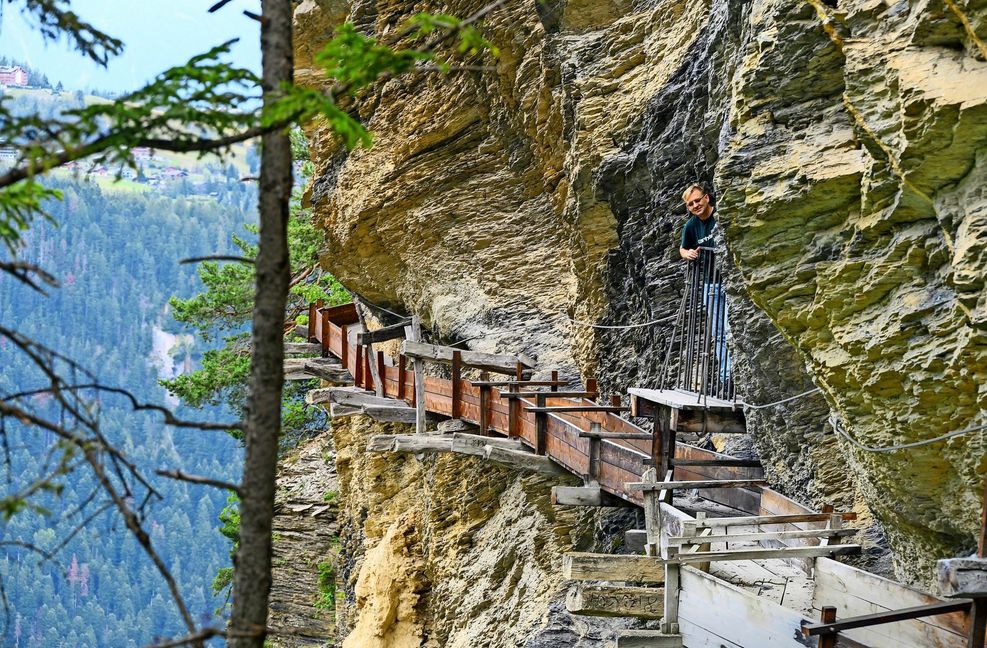 Ein spektakulärer Wanderweg folgt der Bisse d’Ayent durch das Tal der Lienne. Foto: /Martin Wein