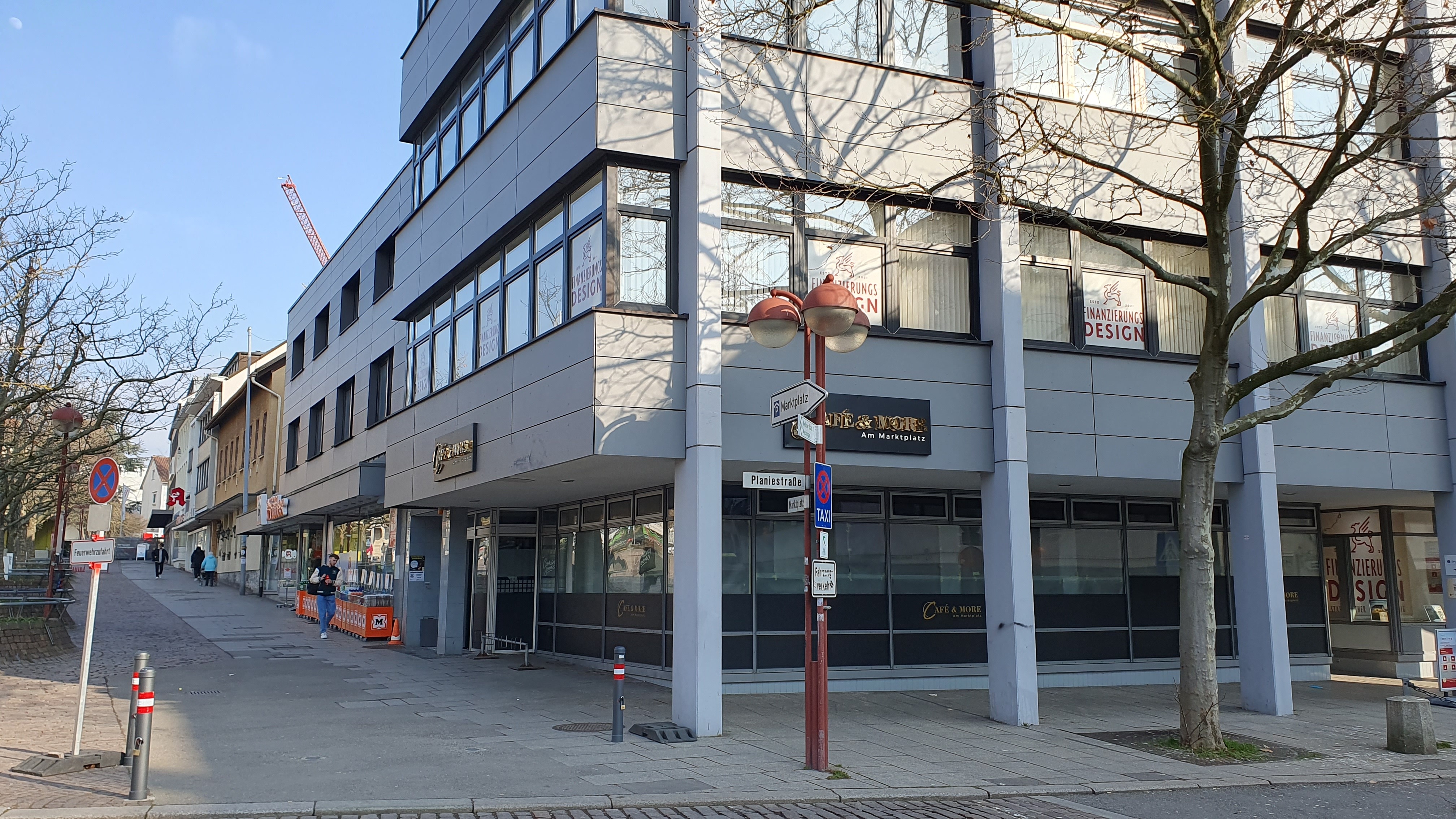Früher gab es an dieser Ecke des Sindelfinger Marktplatzes Geld und Kredite. In vier Wochen bekommen Gäste hier Frühstück und Eis.Bild: Wegner