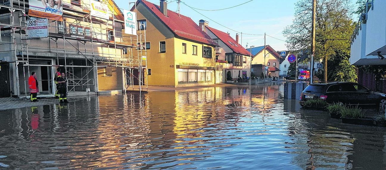 Seenlandschaft, wo sie nicht hingehört: Hochwasser in Ehningen. Eine Aufnahme vom vergangenen Freitagmorgen. Bild: Dieter Stoll