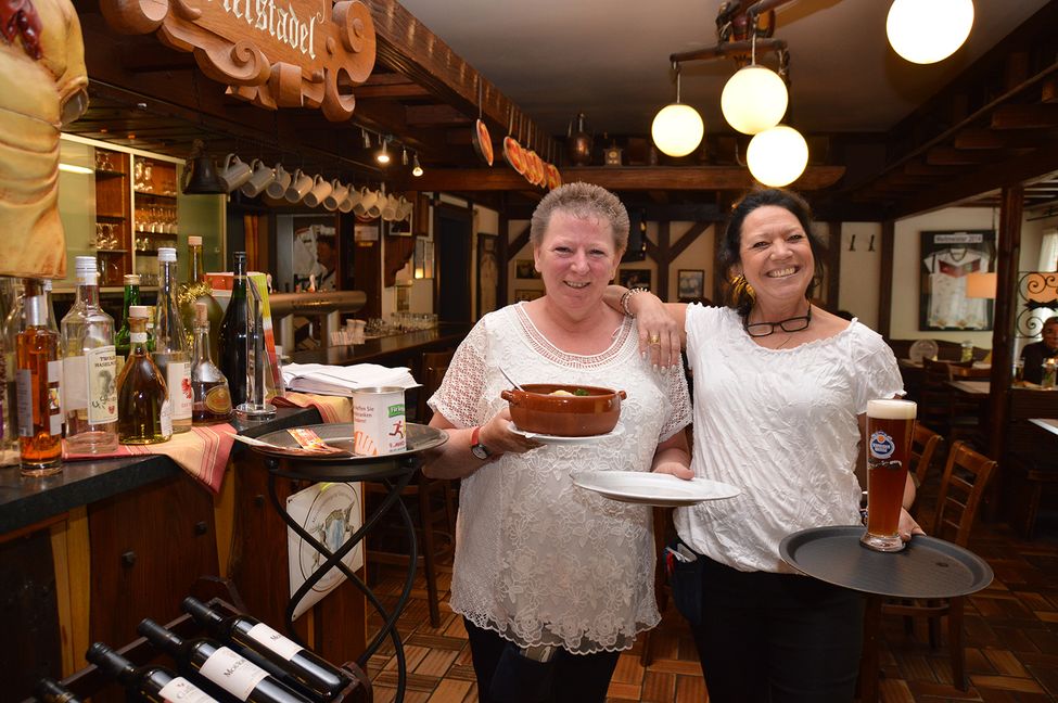 Toller Service: Ines Gäckle (links) und Silvia "Silvi" Hämmerle.Bild: Wegner