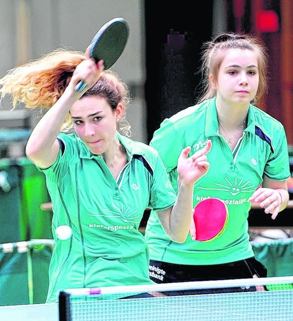 Der VfL Sindelfingen mit Natalie Bacher (links) und Sandra Koziol vergab den Matchball gegen den Sportbund Stuttgart. Bild: automotorart