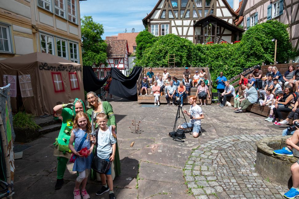 Spannende Schatzsuche im Serenadenhof. Bild: Nüßle