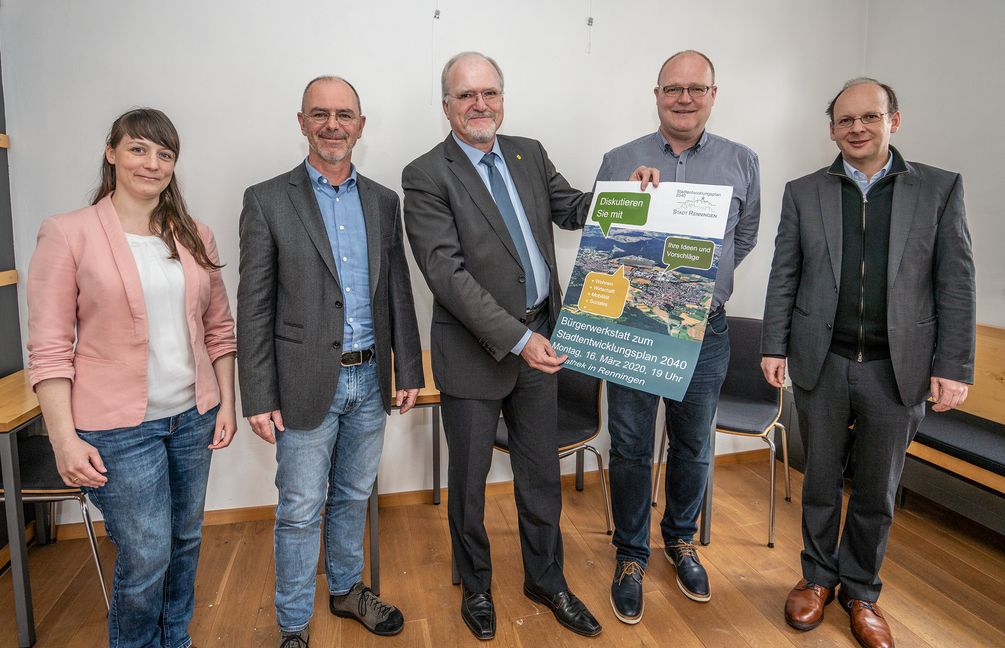 Renningen stellt einen neuen Stadtentwicklungsplan 2040 auf. Am Montag startet die Aktion mit einer Bürgerwerkstatt. Auf unserem Foto von links: Marlies Lamparth von der Wirtschaftsförderung Renningen, Alfred Ruther-Mehlis vom IfSR (Institut für Stadt und Regionalentwicklung), Bürgermeister Wolfgang Faißt, Stadtbaumeister Hartmut Marx und und Michael Weber vom IfSR.