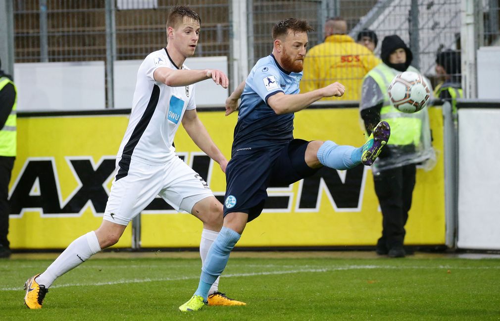 BAU //  Stuttgart , Fußball Regionalliga Südwest ,  Stuttgarter Kickers vs. SSV Ulm , Michael Schindele ( Ulm ) / Michael Klauß ( Kickers )
