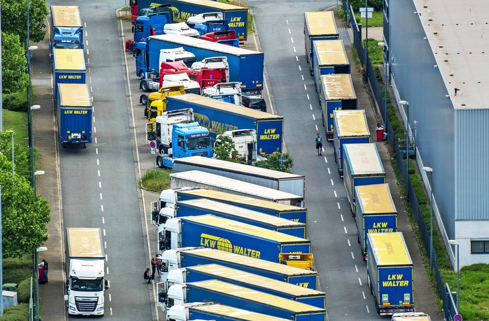 Die Auftragsbücher der meisten Speditionen sind gut gefüllt. Auch deshalb können die Transportunternehmen die gestiegenen Preise an ihre Kunden weiterreichen.