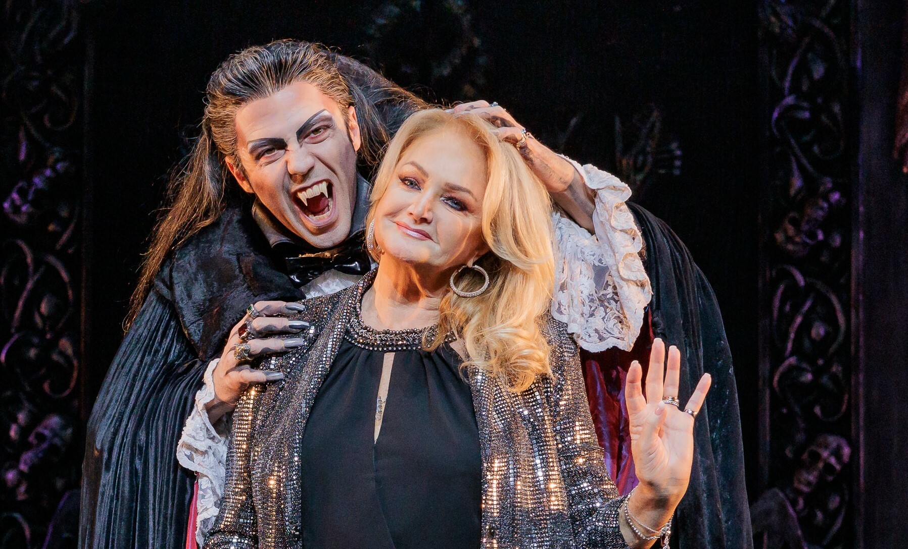 Das Kultmusical feiert 25-jähriges Jubiläum und zelebriert dieses mit einem Duett von Bonnie Tyler und dem Grafen von Krolock, Filippo Strocchi.       Bild: Stage Entertainment/Jan Potente