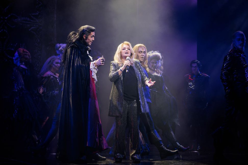 Duett von Bonnie Tyler und dem Grafen von Krolock, Filippo Strocchi.       Bild: Stage Entertainment/Jan Potente