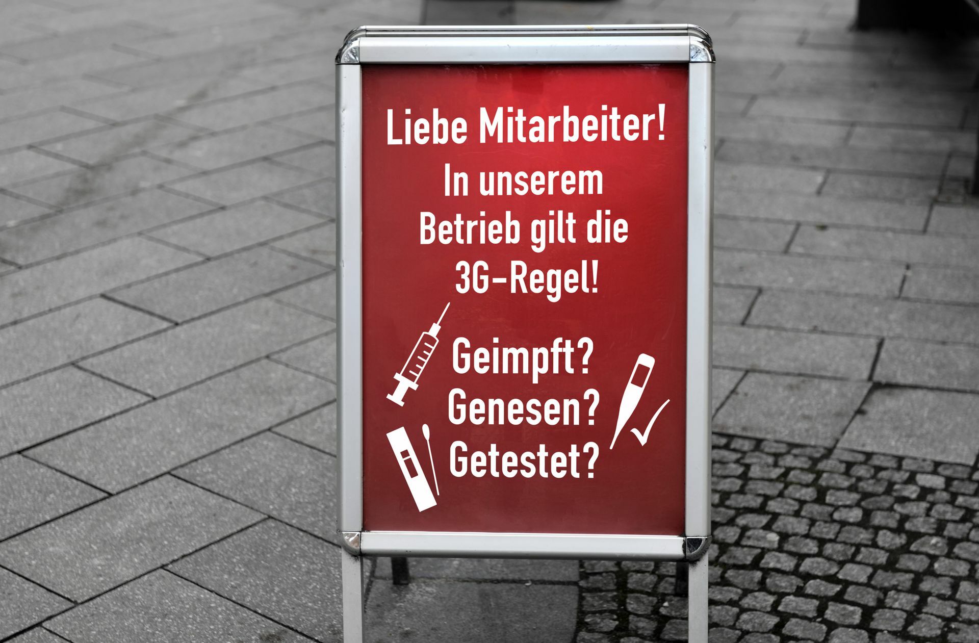 Wenn sich  Arbeitnehmerinnen oder Arbeitnehmer weigern die 3G-Regel einzuhalten,  drohen  Sanktionen. (Symbolfoto)
 Foto: /Christian Ohde via www...