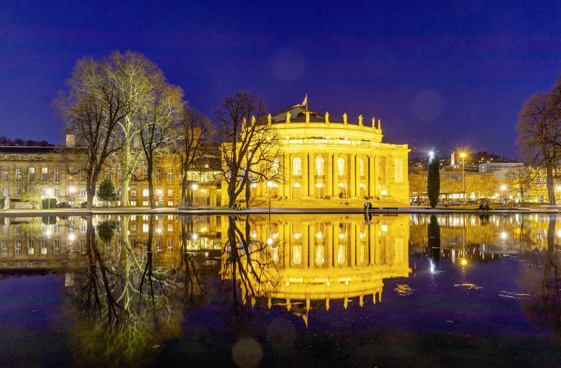 Stuttgart gehört zu den Städten, die große Kulturbauprojekte planen, dazu zählt auch die umstrittene Sanierung der Staatsoper. Das Projekt könnte der Stadt „einen echten Impuls nach vorn“ geben, ist Jörn Walter überzeugt. Nur die Erhaltung des Bestehenden reiche dafür aber nicht aus – es müsse „eine Neubeschreibung“ werden, die neue Kreise anziehe und neue Formate ermögliche.
 Foto: imago images /Arnulf Het..