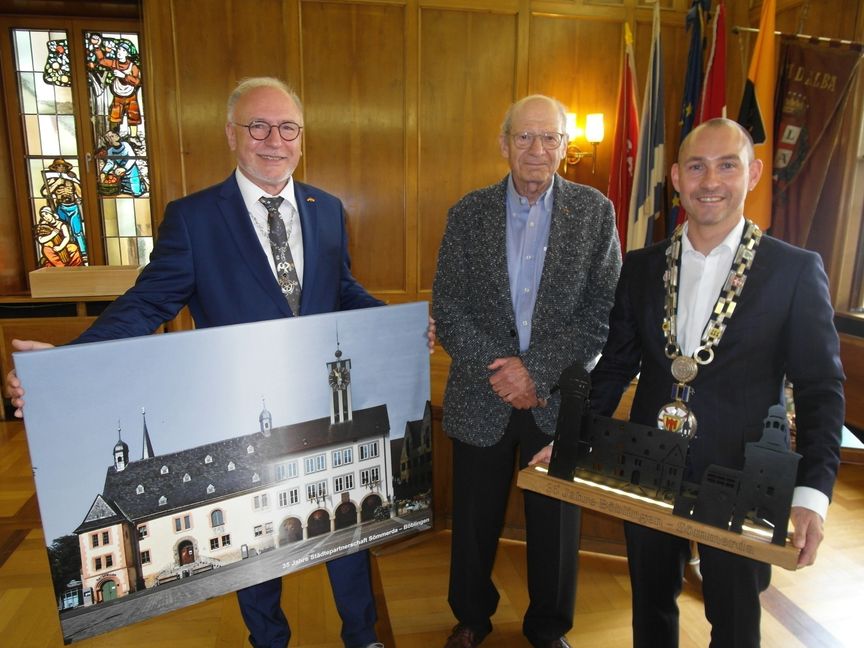 Sömmerdas Bürgermeister Ralf Hauboldt, der ehemalige Böblinger Oberbürgermeister Alexander Vogelgsang und der aktuelle Böblinger OB Dr. Stefan Belz. Bild: Staber