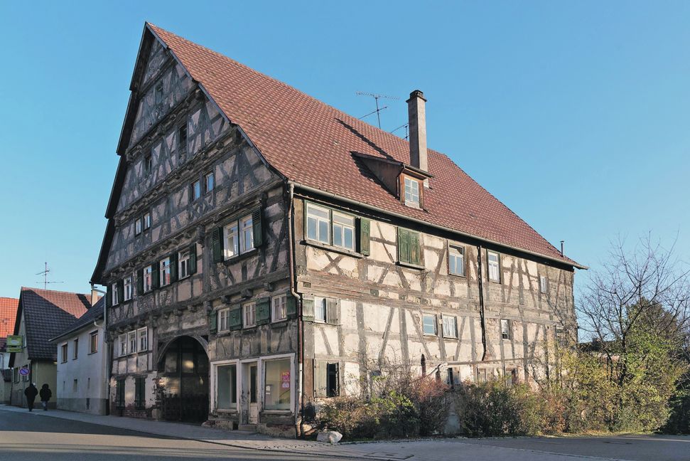 Wie nicht zu übersehen, gibt es beim Alten Löwen in Ehningen Möglichkeiten zur Sanierung. Das älteste Gebäude der Stadt ist dem Gemeinderat dieser Aufwand wert. Bild: Nüßle