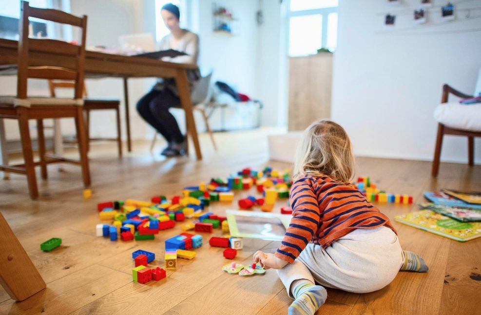 Alltag im Homeoffice: Die Konzentration fällt schwer. Foto: picture alliance/dpa/Jul..