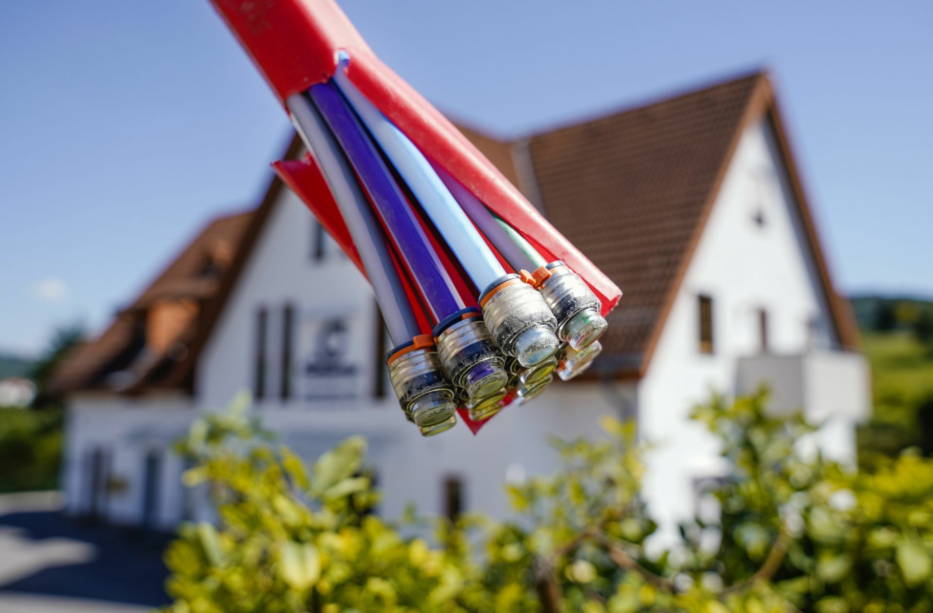 Glasfaser bis ins Haus zu legen ist nicht ganz billig.
 Foto: picture alliance/dpa/Uwe..