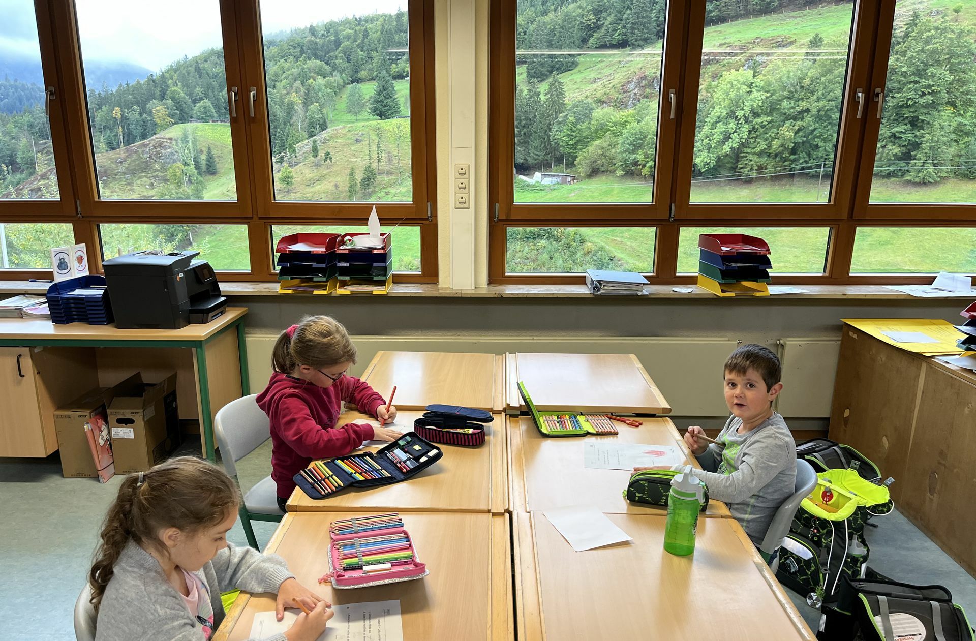 Womöglich ist es in sogenannten Familienklassen mit gemeinsamem Unterricht der Klassenstufen eins bis vier leichter, den Ansprüchen von Kindern gerecht zu werden