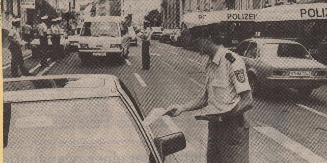 Die Polizei verteilt Tausende Flugblätter.