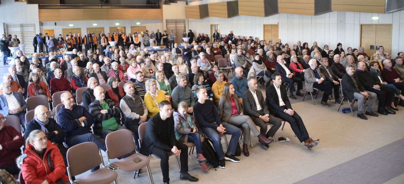 Über 200 Magstadter kamen am Sonntag zum Neujahrsempfang der Gemeinde in die Festhalle.     Bild : Reichert
