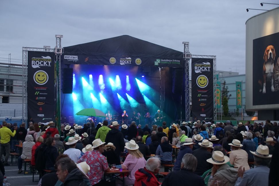 Die Tribute Band "Cocker Inspiration" sorgte für gute Stimmung bei rund 700 "Sifi rockt"-Fans auf dem Hofmeister-Gelände. Bild: Dettenmeyer