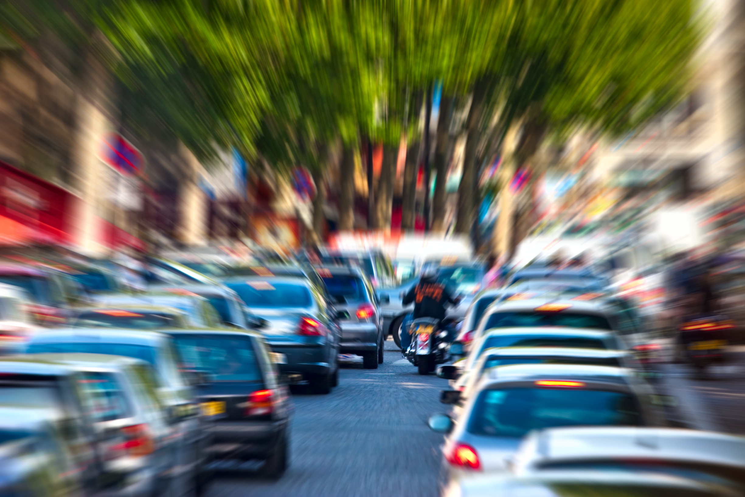 Wenn es künftig weniger Staus geben soll, ist eine gute Verkehrsplanung nötig. Dabei kann helfen, sich an einer Verkehrsbefragung zu beteiligen.    Bild: chaoss / Adobe Stock
